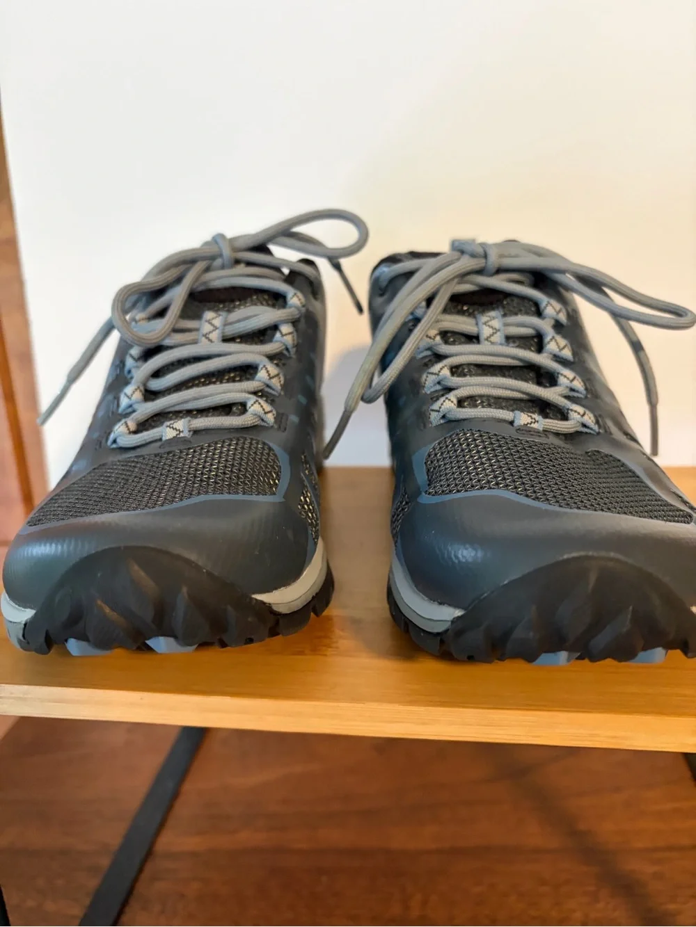 Merrell Women’s 6.5 Siren Edge Hiking Gray & Blue Trail Sneakers